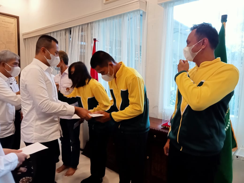 Berangkatkan Atlet PON ke Papua, Wagubsu Ingin Taekwondo Harumkan Sumut