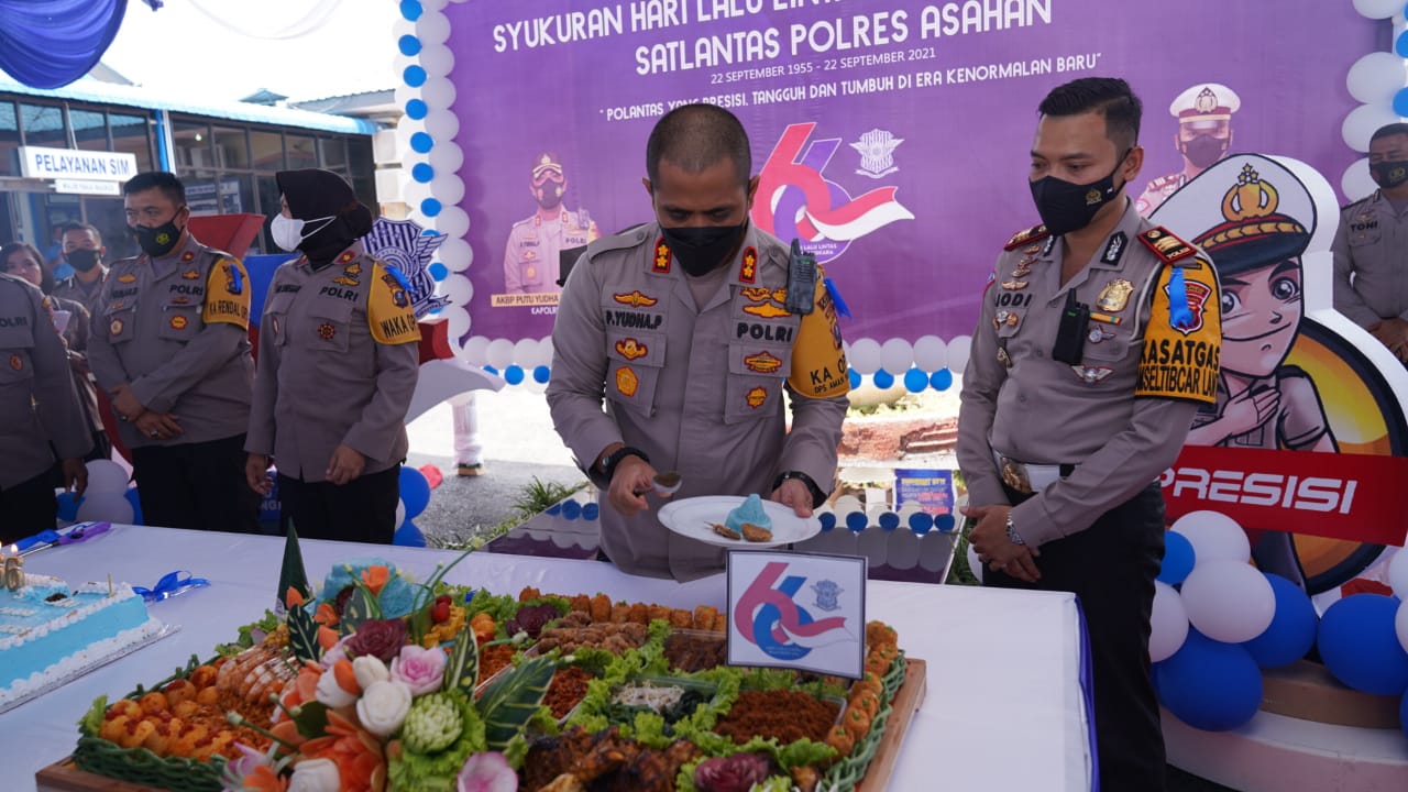 HUT Polantas ke-66, Kapolres Asahan Bagi Sembako dan Uang Saku ke Anak Yatim Piatu