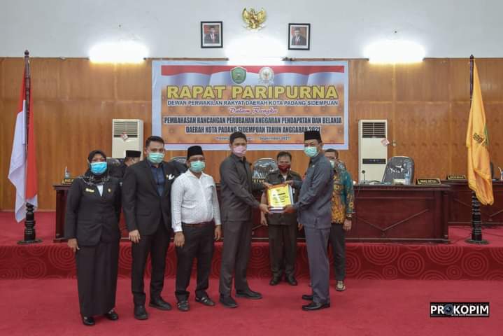 WalikotaÂ  Irsan Efendi Nasution Sampaikan nota jawaban terhadap pandangan umum fraksi DPRD