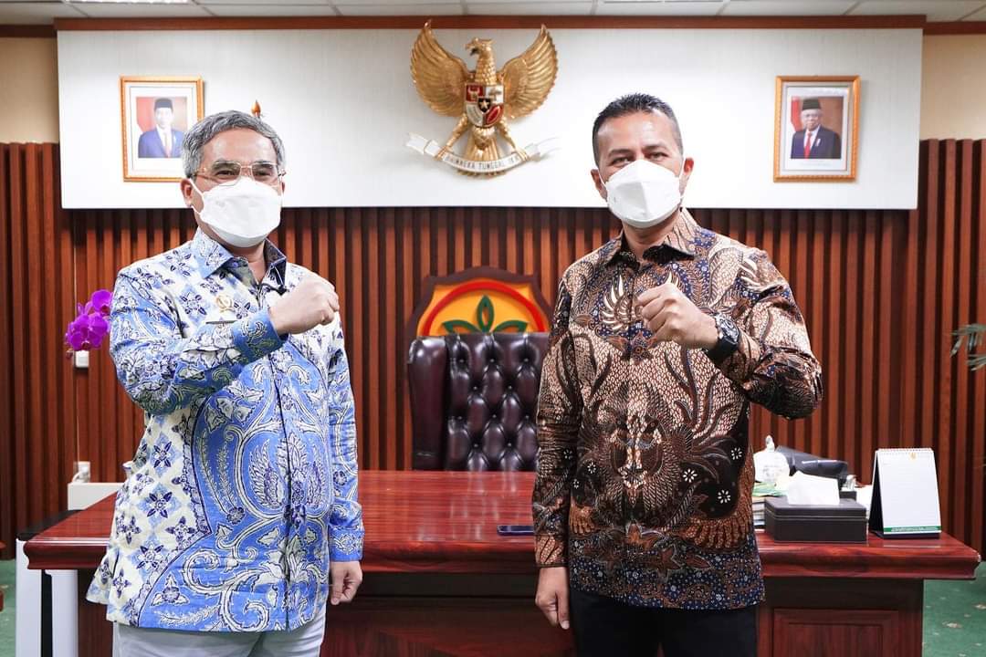 KTNA Nasional Beri Penghargaan Lencana Adhi Bhakti Tani Nelayan Kepada Wagub Sumut Musa Rajekshah