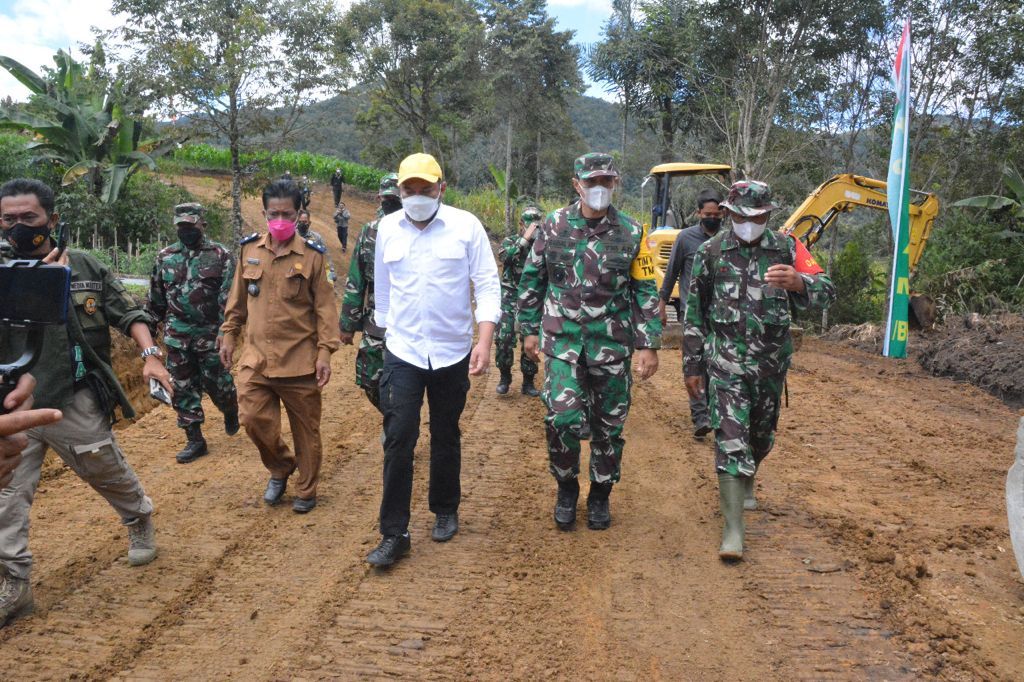 Bupati Pakpak Bharat Dampingi Tim Wasev TMMD Ke-112 Kodim 0206/Dairi