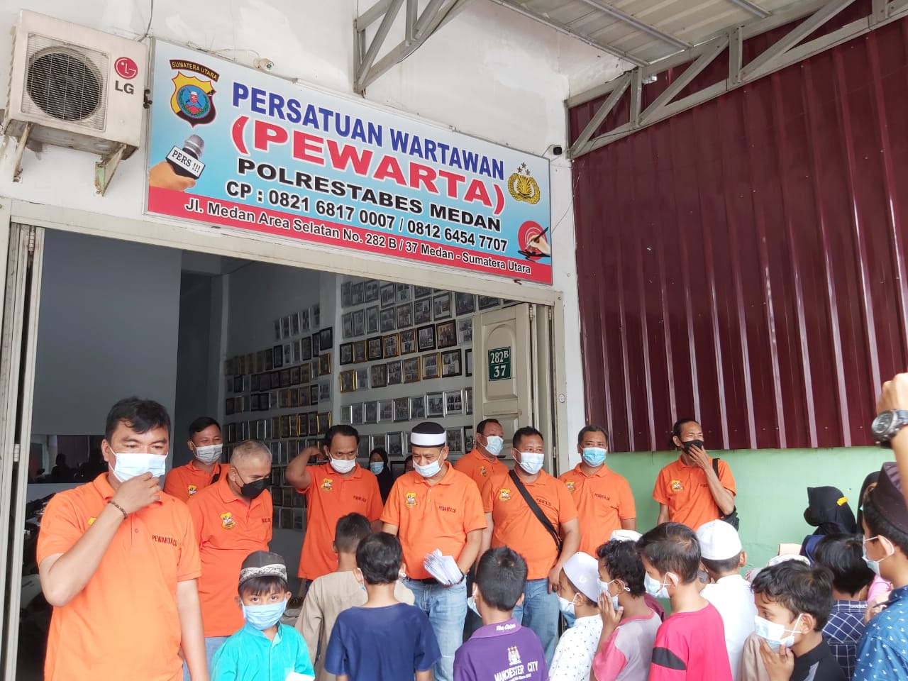 Jumat Barokah Peduli, Ketua Pewarta Berbagi dengan Anak Yatim dan Kaum Duafa