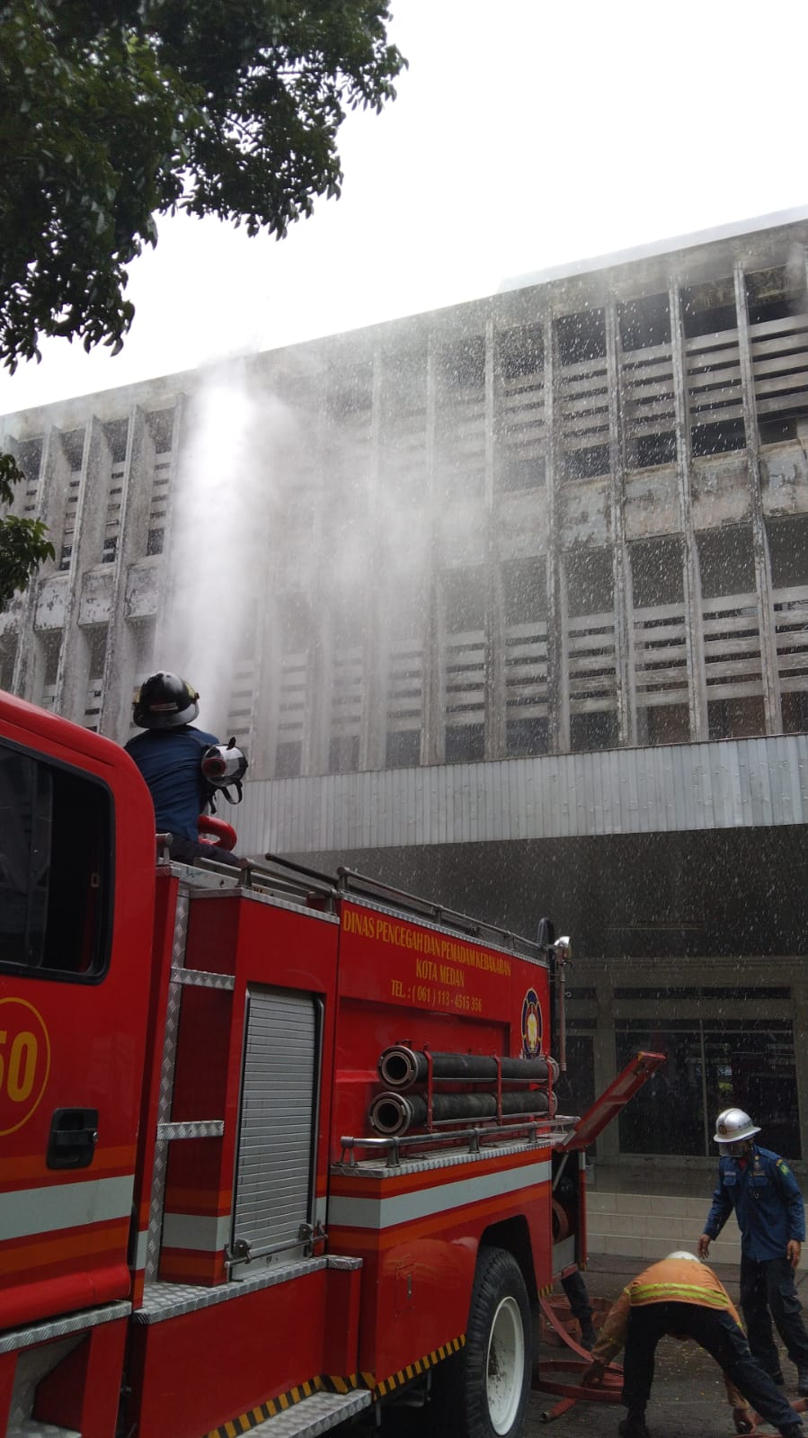 Gedung Perpustakaan Lama Unimed Terbakar