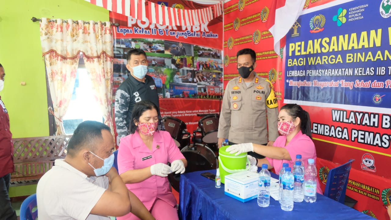 Kapolres Tanjung Balai Meninjau Pelaksanaan Vaksinasi Bagi Warga Binaan di Lapas Kelas II B Tanjung Balai