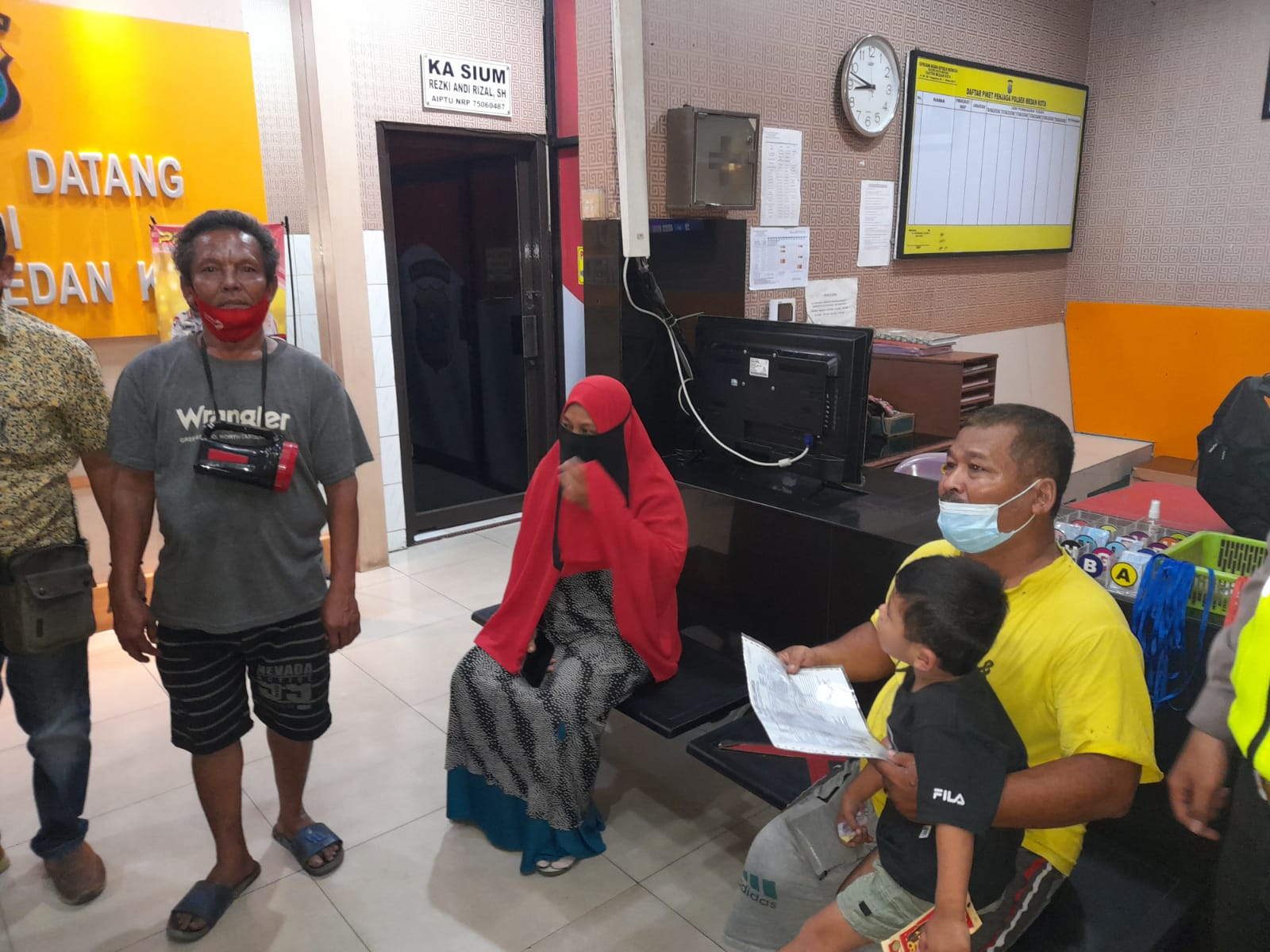 Polsek Medan Kota Pertemukan Anak Hilang Dengan Orang Tuanya