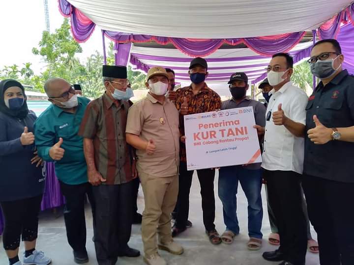 Bupati Labuhanbatu Hadiri Penyerahan Bantu KUR Tani di Kec. Panai Hulu