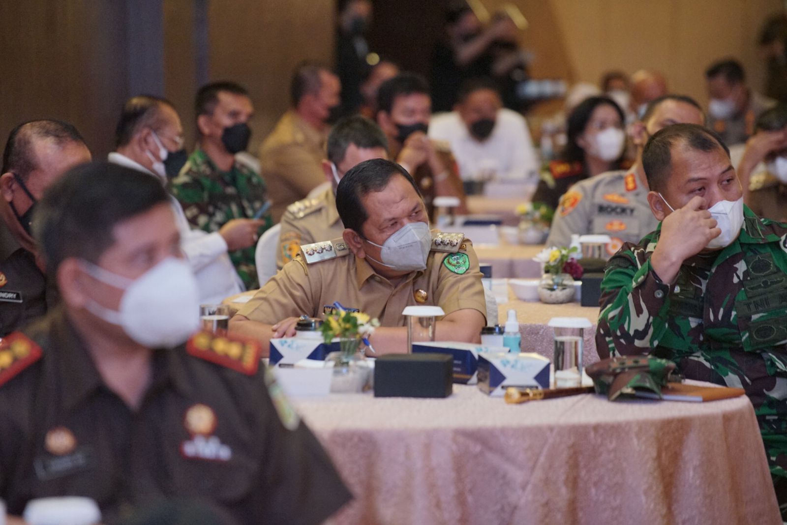 Walikota Padangsidimpuan Irsan Efendi Nasution hadiri rapat dengan Gubernur Sumatera Utara dan Forkopimda
