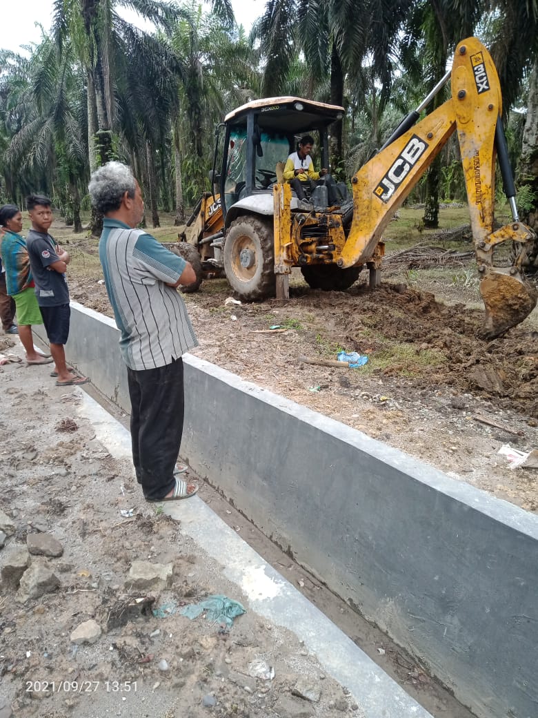 Drainase Jalan Propinsi di Prediksi tidak Mulus Bila PTPn IV tidak Membuat Gorong-gorong di jalan Panen.