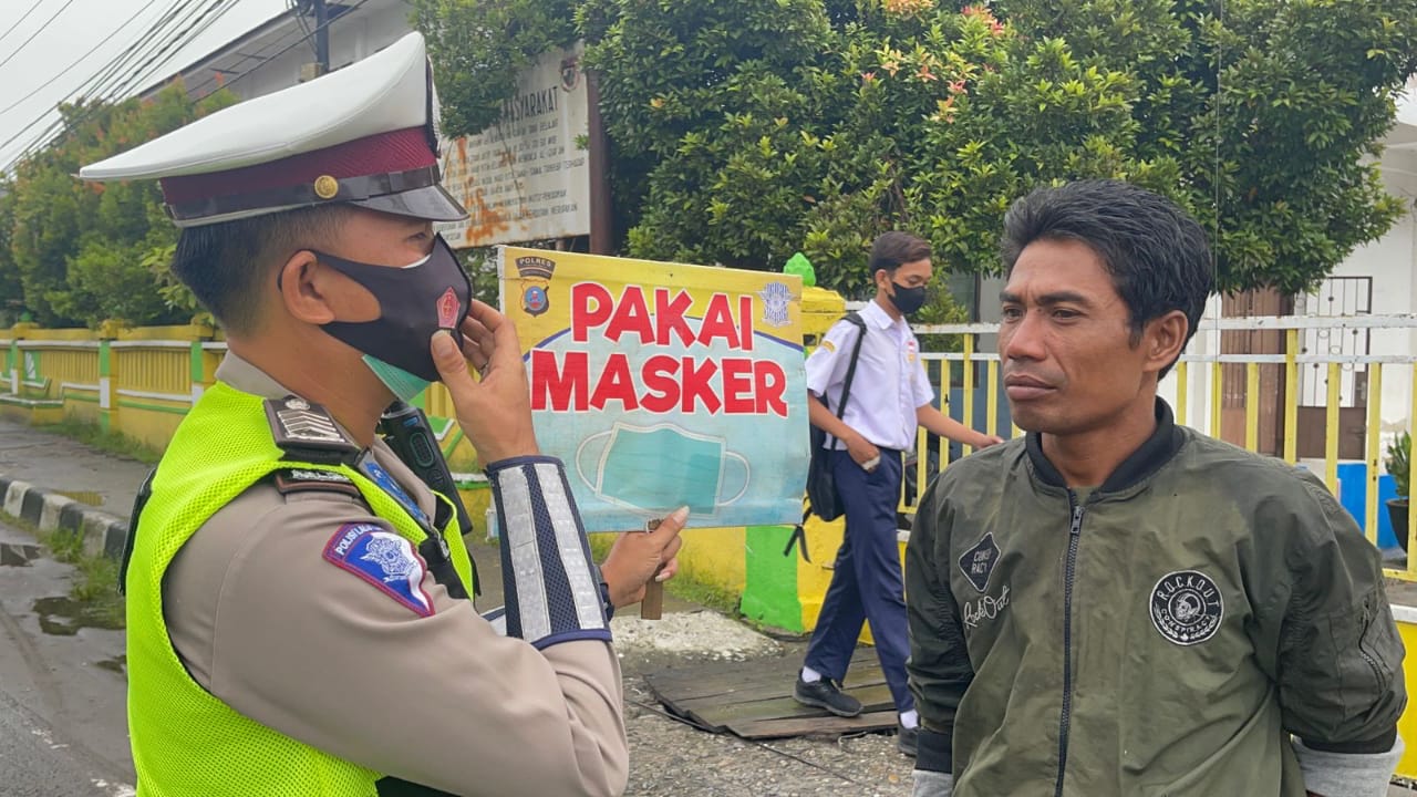 Ops Patuh Toba 2021, Sat Lantas Polres Tanjung Balai Rutin Public Speaking Cegah Covid-19 dengan Keliling Kota
