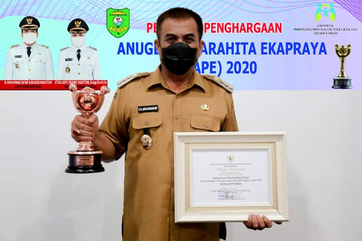 Bupati Mandailing Natal, H. Muhammad Jafar Sukhairi Nasution Dapat Penghargaan APE 2020