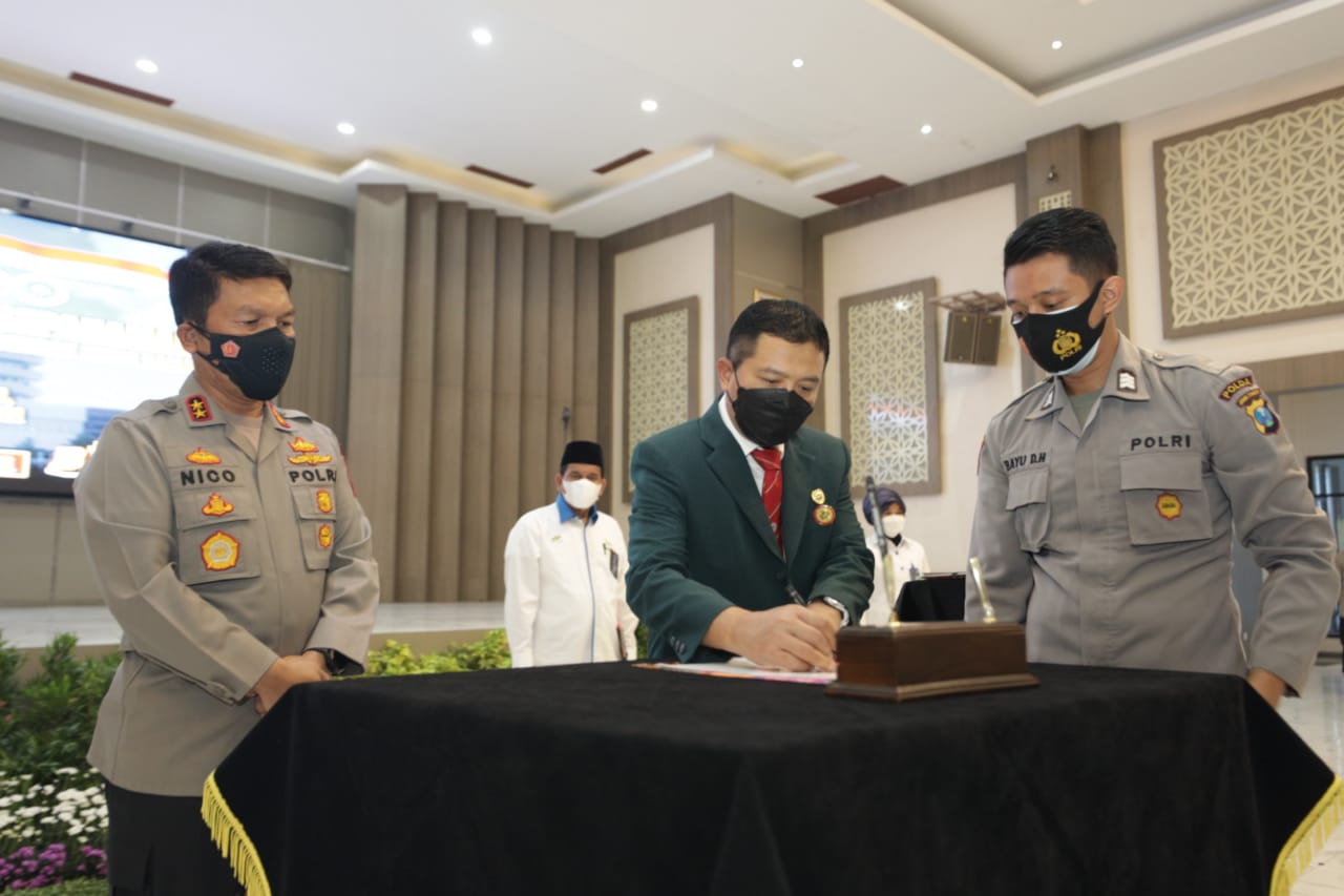 Tingkatkan Layanan Prima Pada Masyarakat, Polda Jatim Tandatangani MoU dengan Instansi dan Lembaga