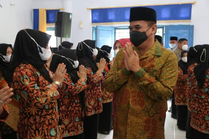 Ny. Hj. Eli Mahrani Jafar Sukhairi Nasution Buka Bimtek Penguatan Kapasitas Kepengurusan Bunda PAUD