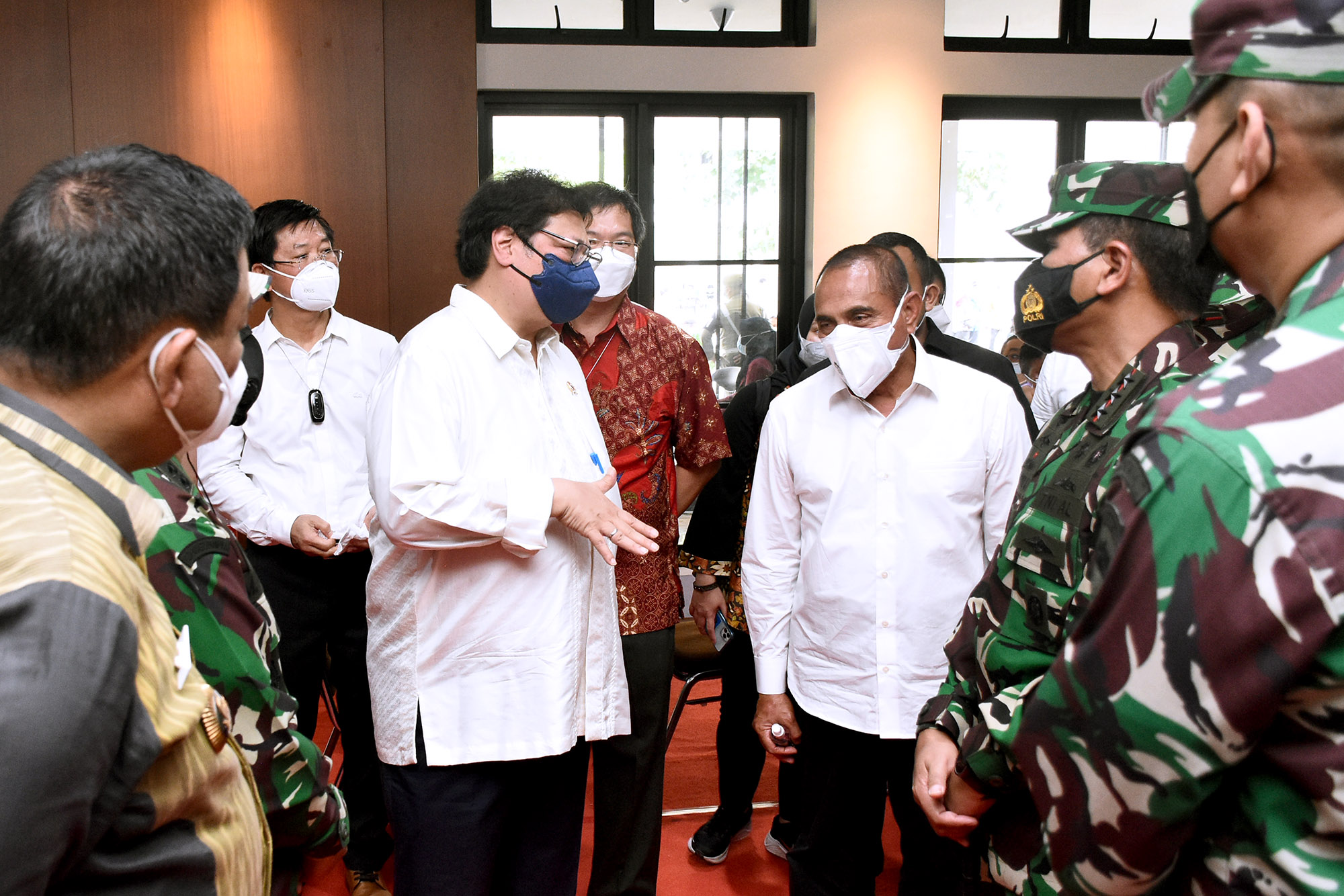 Menko Airlangga Kunjungi Vaksinasi di Sekolah Sutomo 1 Medan  Gubernur Apresiasi Perhatian Pusat  ke Penanganan Covid-19 Sumut