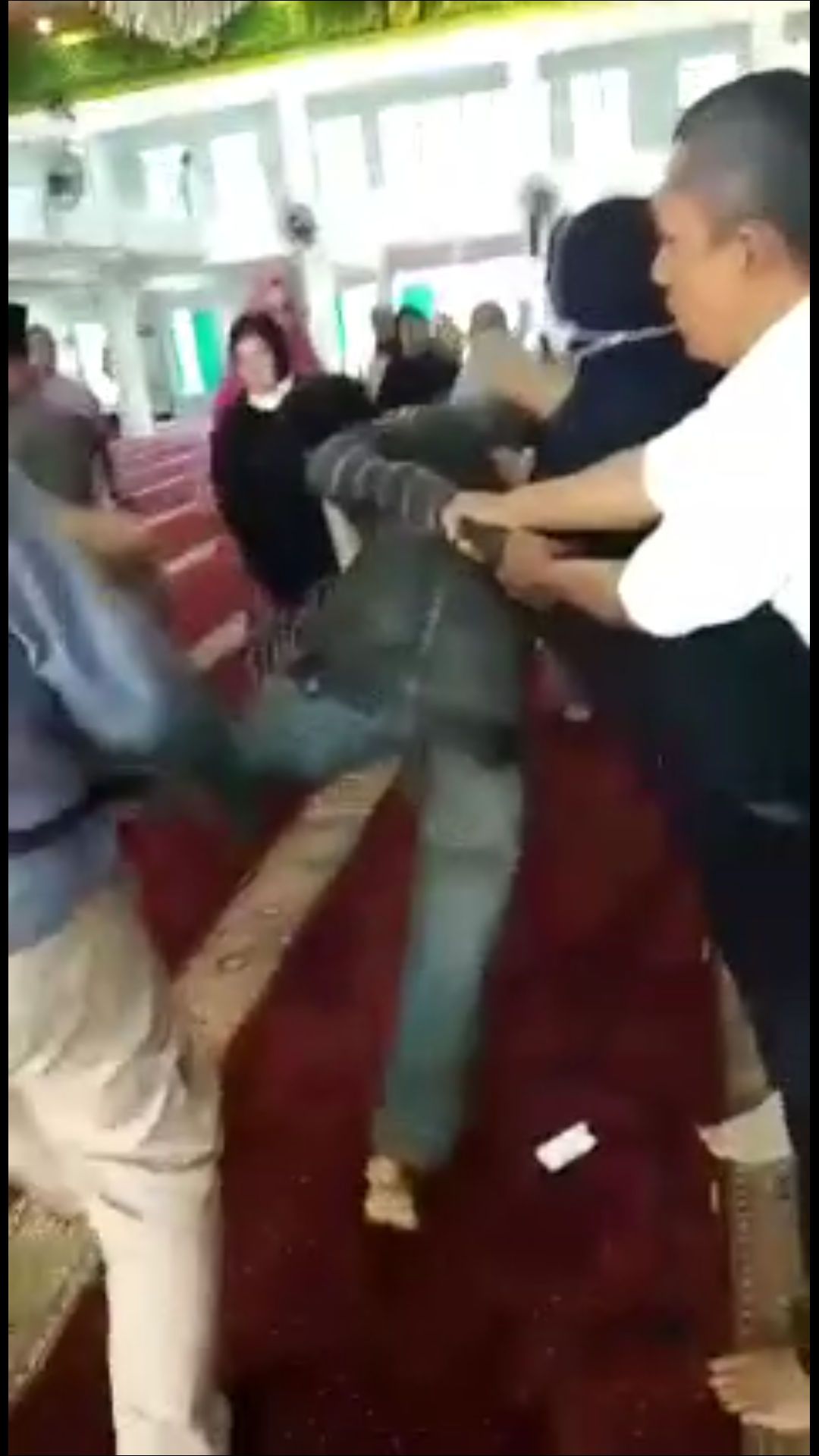 Viral, Ustaz Abu Syahid Chaniago Diserang OTK saat Ceramah
