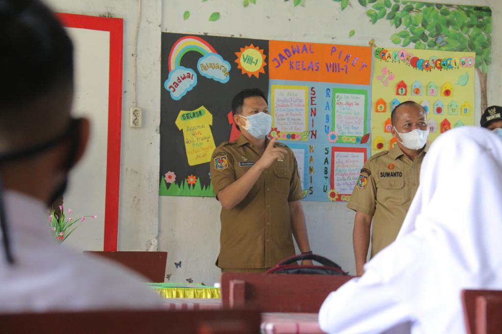 Wabup Adlin Tambunan Ingatkan Prokes Dijaga Ketat, Tinjau Simulasi Belajar Tatap Muka