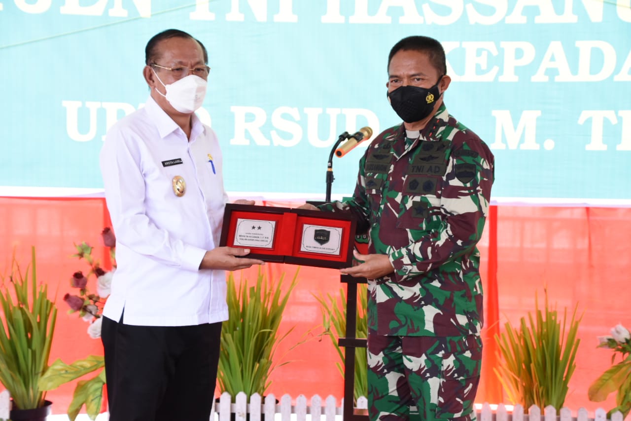 Pangdam I/BB Serahkan Bantuan Oxygen Concentator di RSU Dr. Thomsen Nias