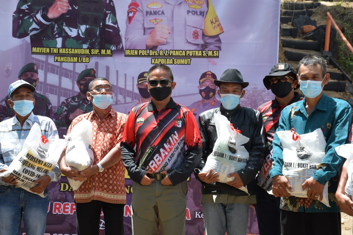 Pangdam I/BB Berbagi Tali Asih Kepada Warga Masyarakat Desa Sipolha