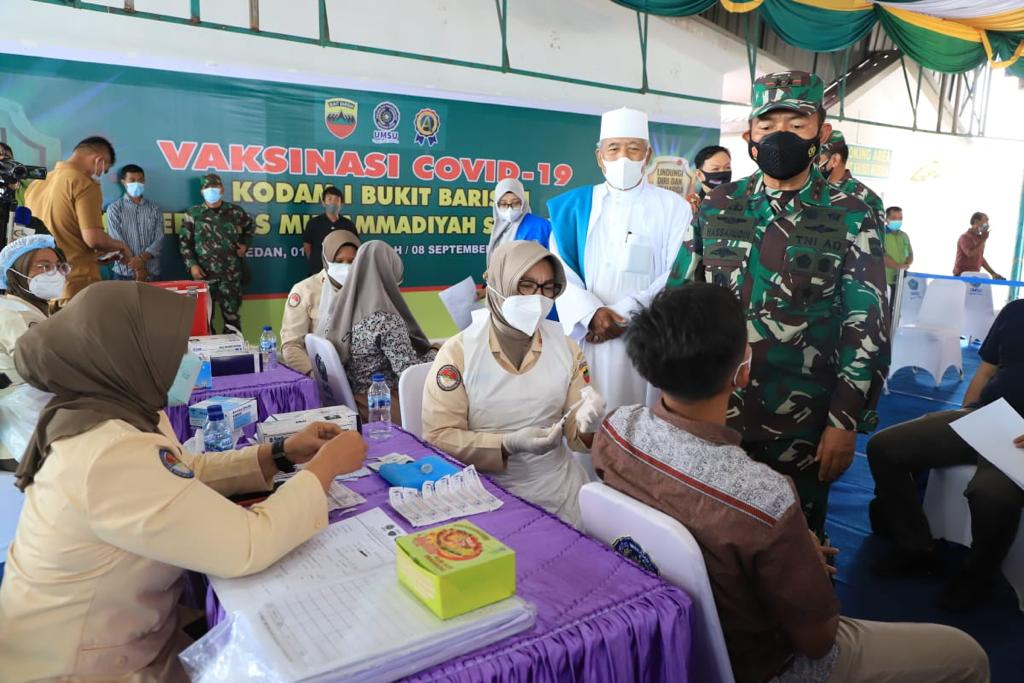 Pangdam I/BB Tinjau Pelaksanaan Vaksinasi Bagi Para Mahasiswa Umsu Medan