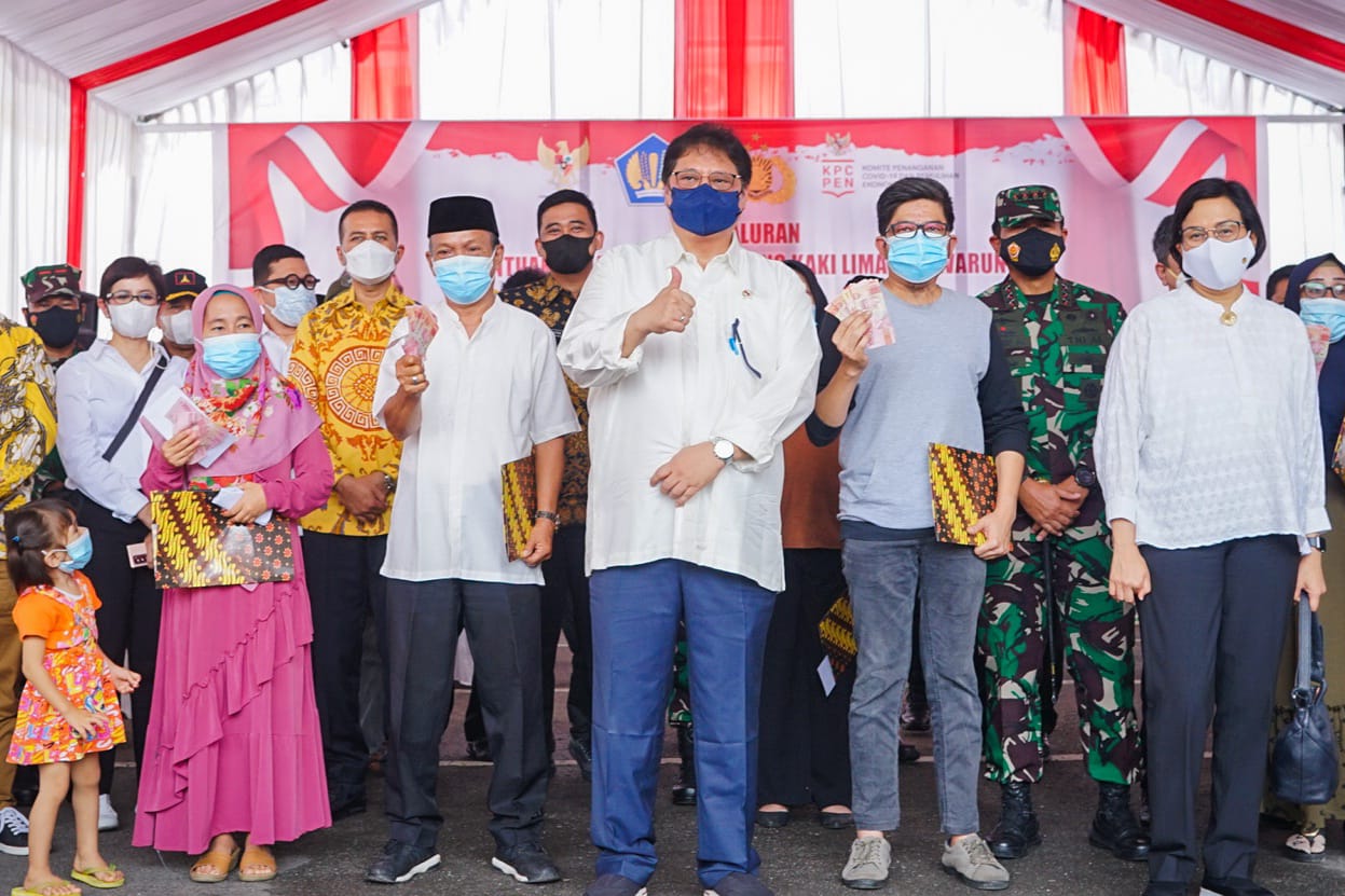 Wali Kota Medan Hadiri penyaluran BT PKLW dari Pemerintah Pusat