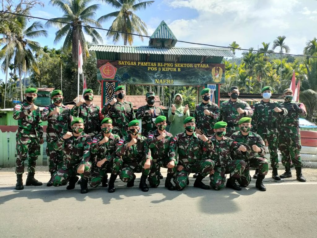 Satgas Pamtas RI-PNG Yonif 131/BRS Peduli Warga Terdampak Covid-19
