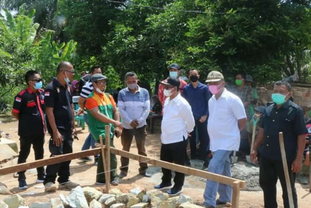 Letakkan Batu Pertama Bedah Rumah di Nagori Talun Saragih