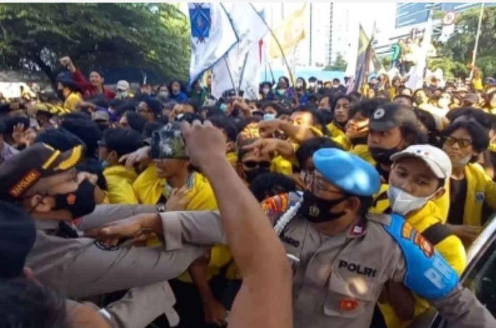 BEM SI Demo di Istana, Ini 12 Tuntutan ke Presiden Jokowi