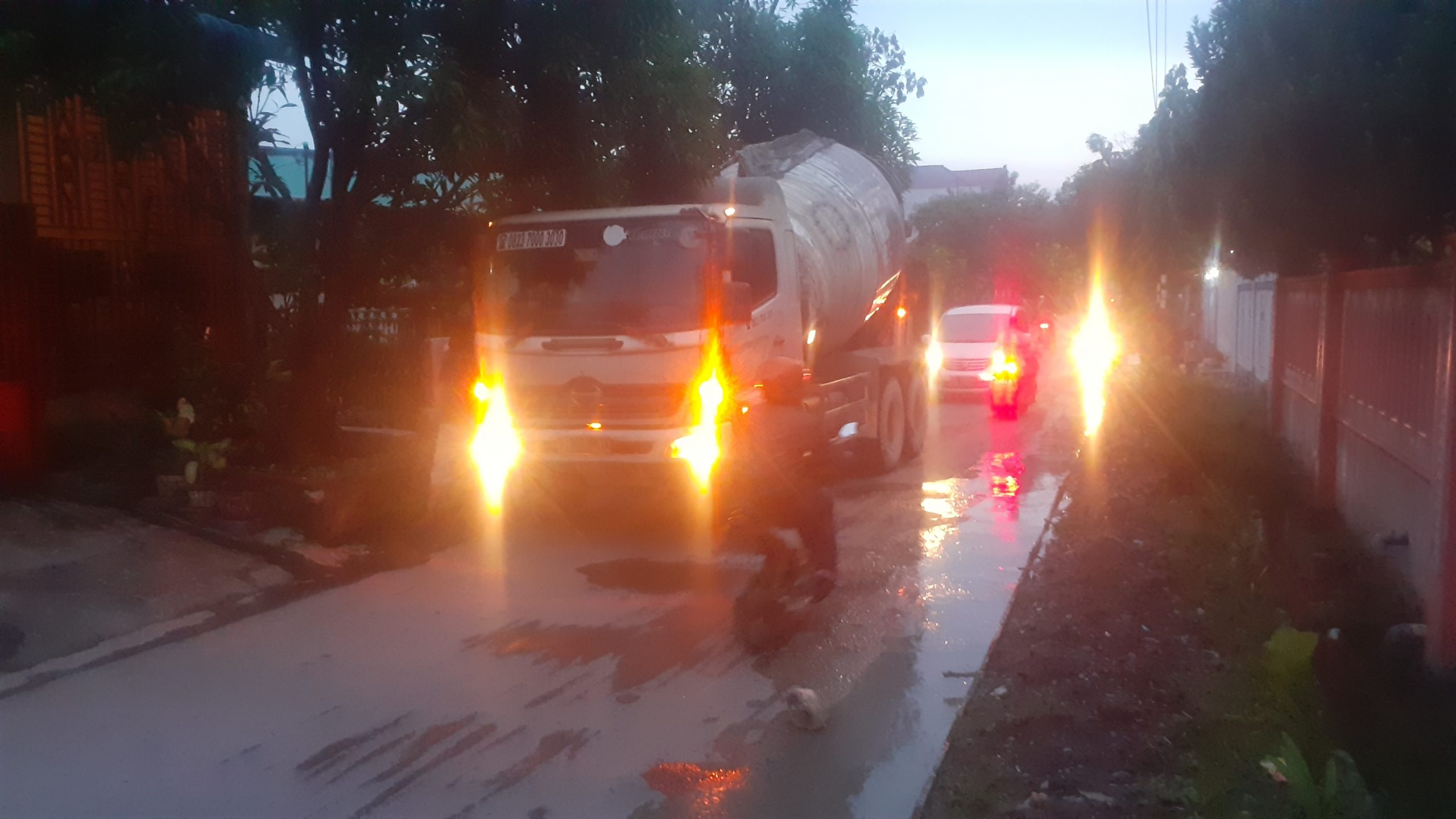Proyek Beton Bahu Jalan Dinas PU Pemkab Deli Serdang di Prumnas Mandala Diduga Tidak Memiliki Plank Proyek
