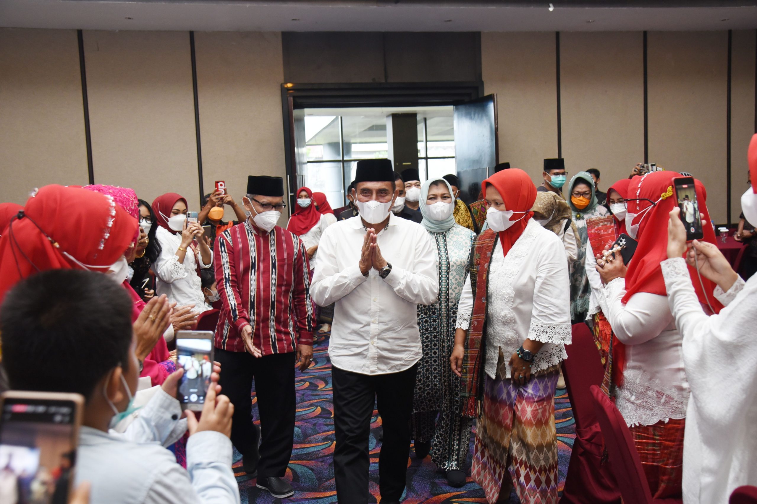 Edy Rahmayadi Obati Kerinduan  Warga Perantau Asal Sumut di Maluku Utara