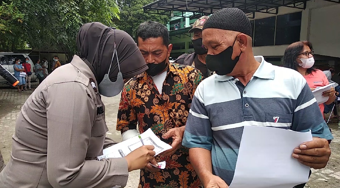 Polsek Medan Timur Ajak Lansia Untuk Vaksinasi Covid-19