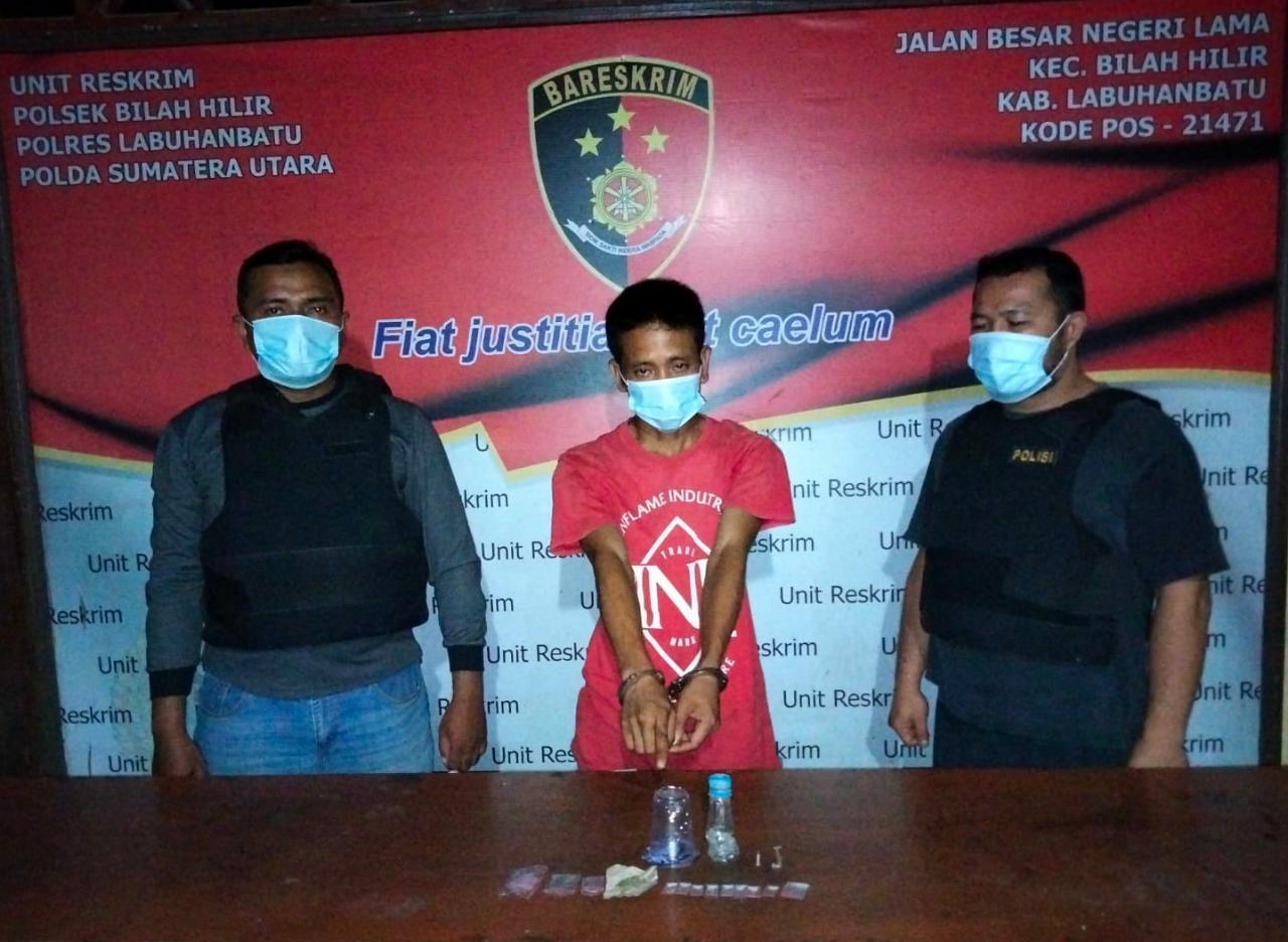 Polsek Bilah Hilir Grebek Lokasi Transaksi Sabu, 9 Orang Diamankan 1 Diantaranya Pemilik 10 Bungkus Sabu dan Ganja