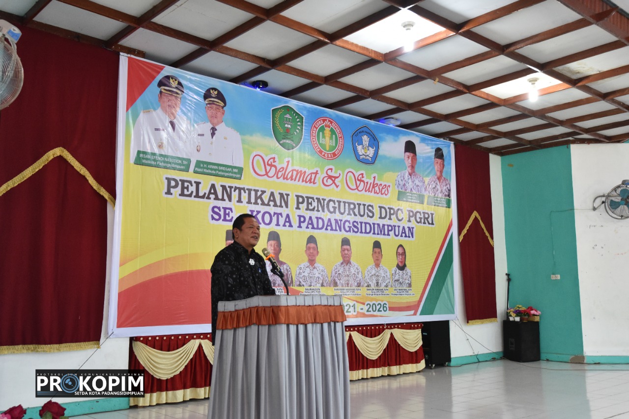 Hadiri Pelantikan PGRI, Walikota Irsan Efendi Nasution : Pentingnya Eksistensi Guru dalam Pembangunan