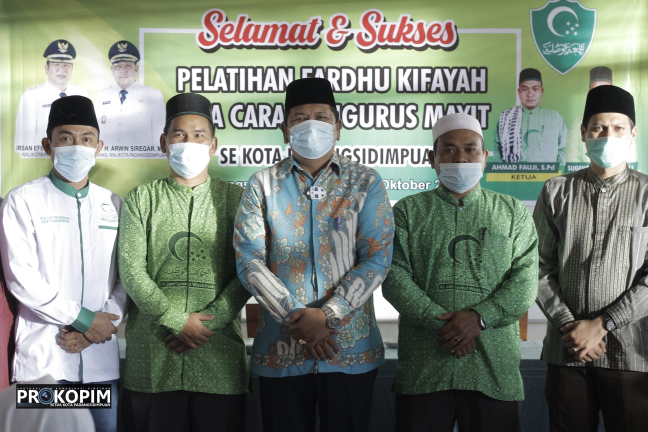 Walikota Padangsidimpuan Irsan Efendi Nasution SH membuka acara pelatihan fardhu kifayah