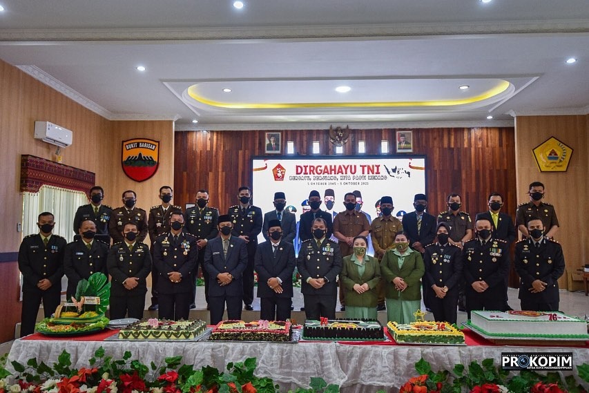 Forkopimda Se- Tabagsel mengikuti Upacara Peringatan HUT TNIÂ  ke-76 Tahun secara virtual