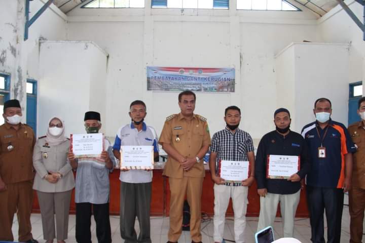 Bupati Madina Serahkan Ganti Rugi Lahan Pembangunan Bandara Bukit Malintang