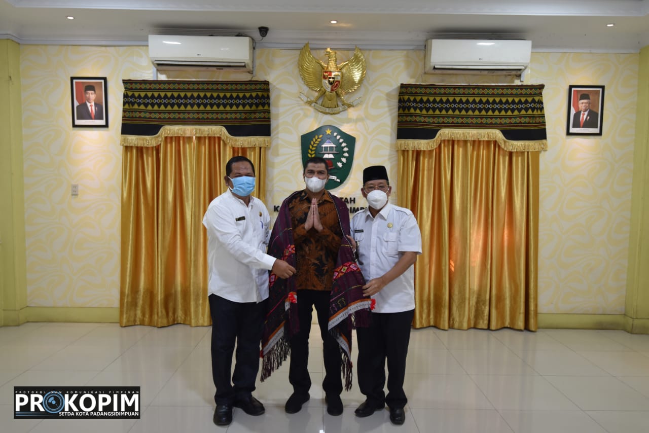 Walikota Irsan Efendi Nasution SH terima kunjungan Dirut PDAM Tirtanadi Kabir Bedi