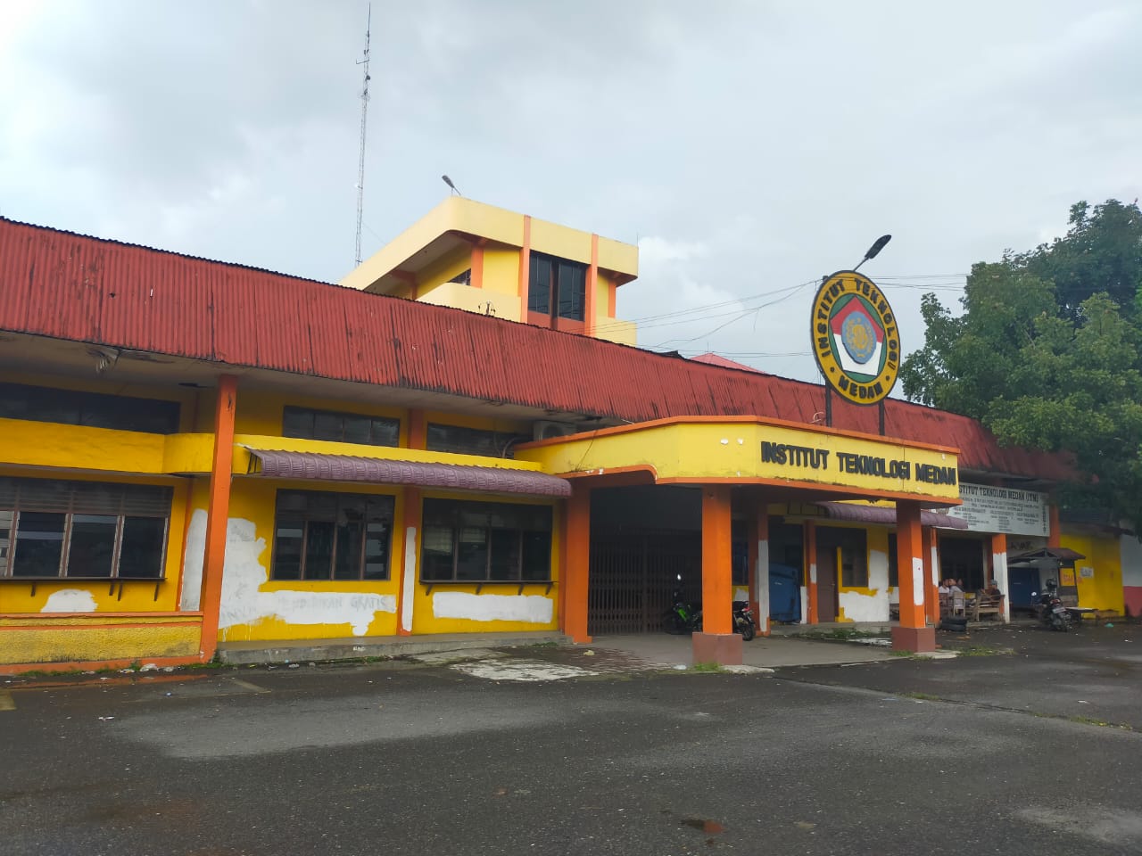 Mendikbud Ristek Nadiem Anwar Makarim BA MBA Cabut Izin ITM