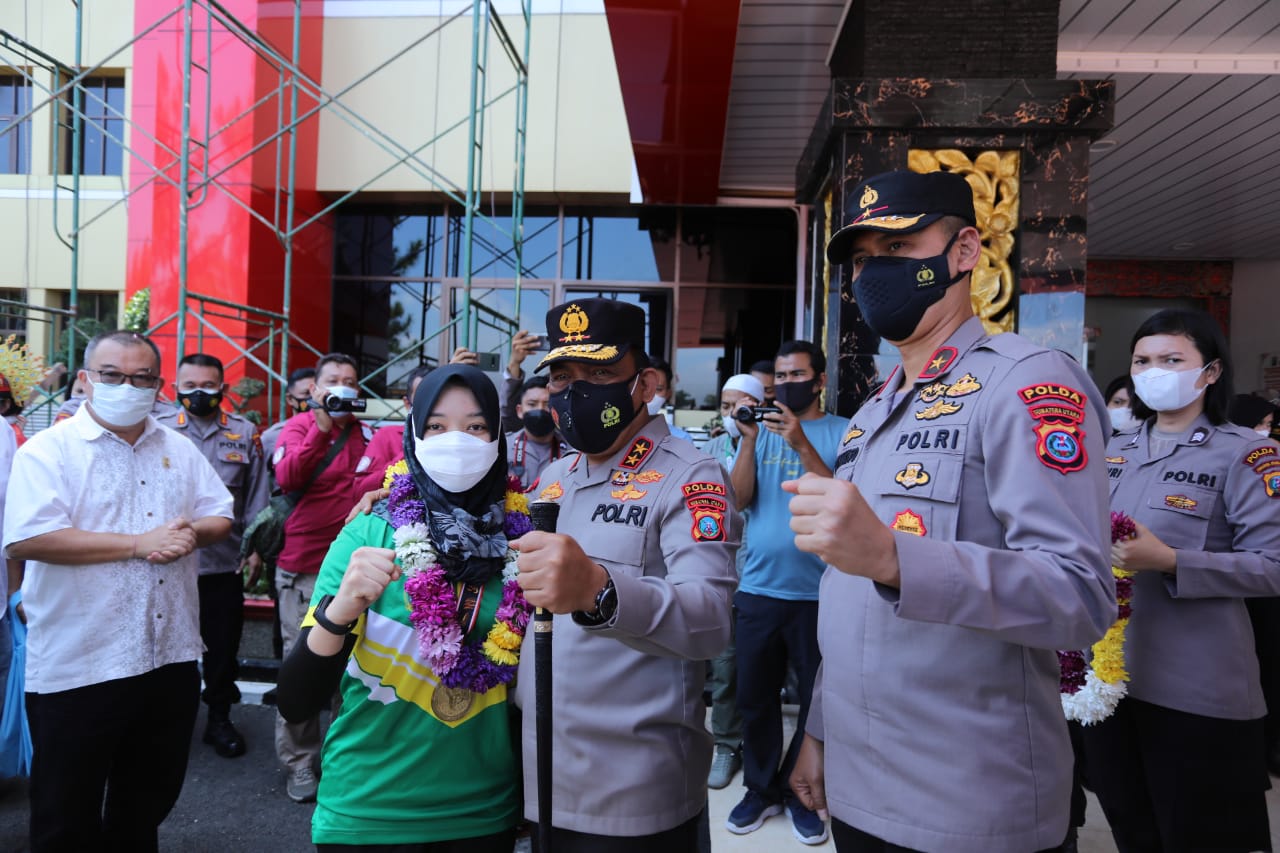 Penuh Rasa Bangga, Kapoldasu Sambut Atlet Wushu Borong 5 Emas PON 2021