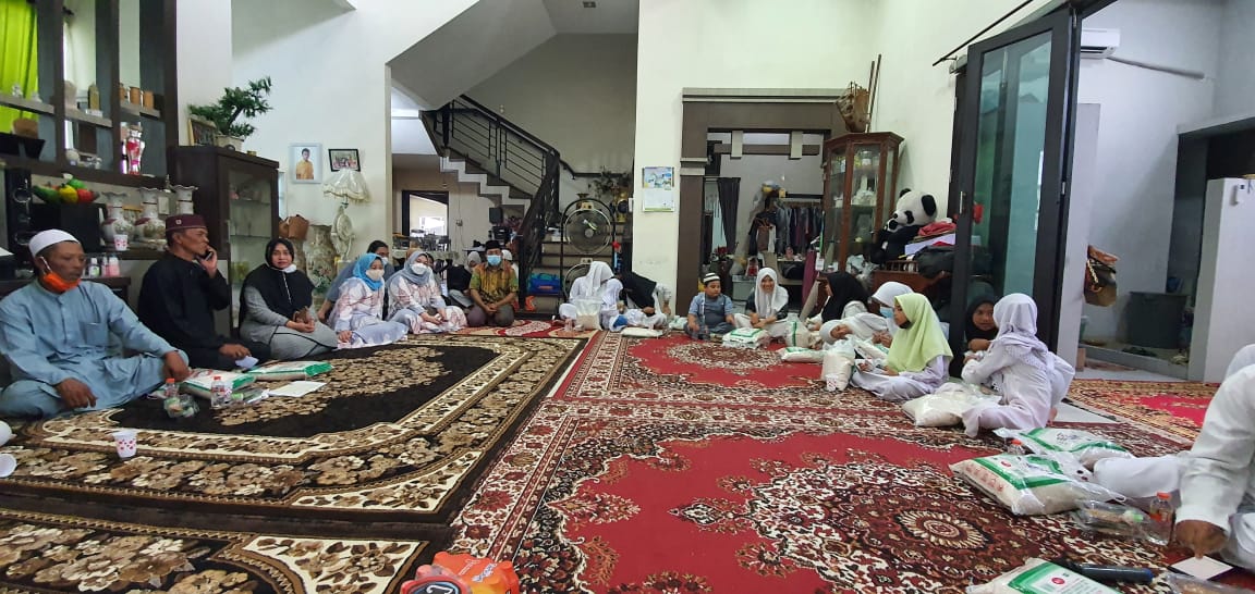 Keluarga Ilyas S Sitorus Berbagi Dengan Anak Yatim Budi Luhur, Ustadz Tanjung : Allah SWT Sayang Almarhum Siti Yolanda