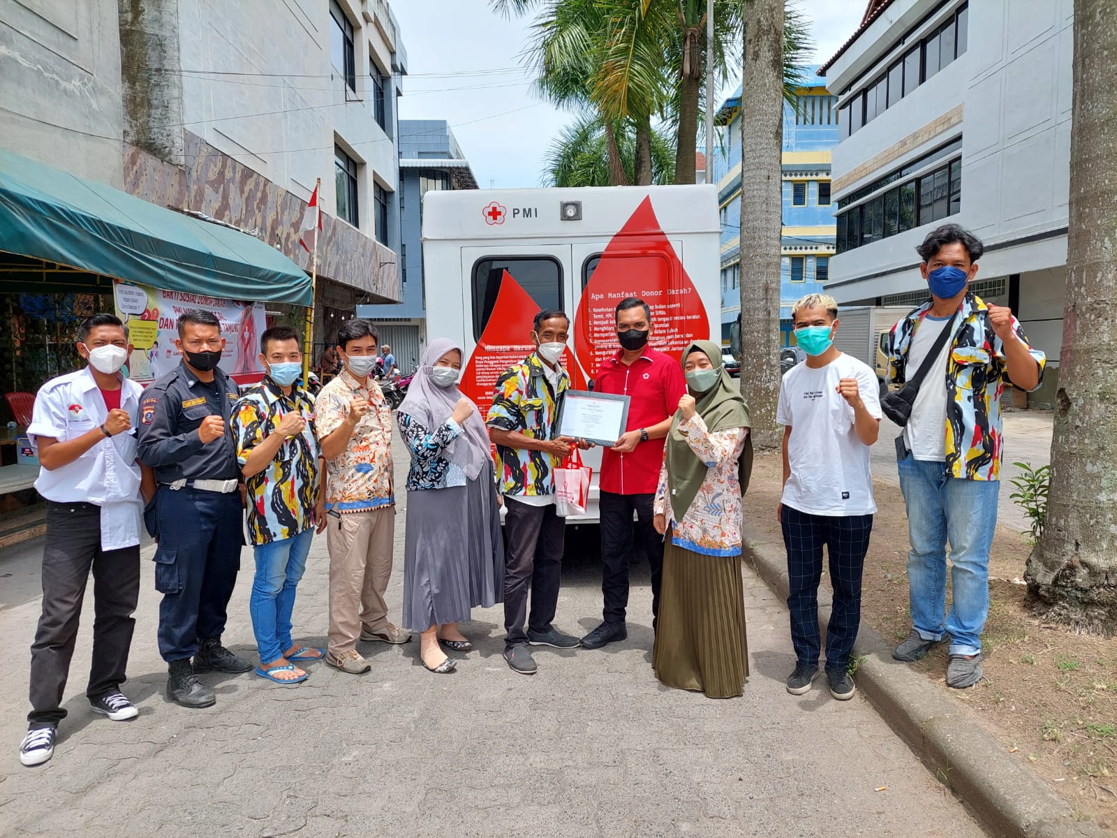 Peringati HUT, PKN Kelurahan Simpang Tanjung Adakan Donor Darah dan Pangkas Gratis