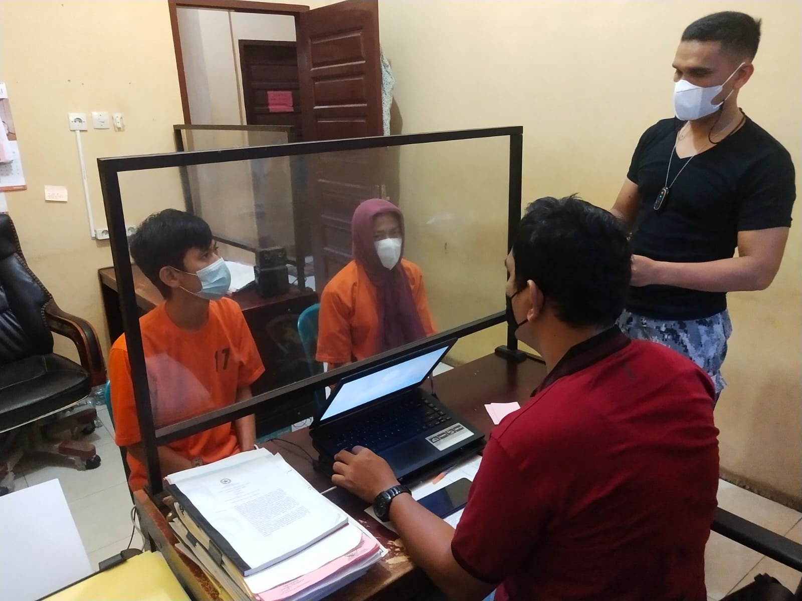 Polres Labuhan Batu Ringkus Seorang IRT dan Teman Prianya, Shabu 0,38 Gram Disita