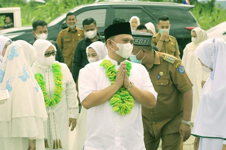 Mempererat Silaturahmi Bupati dan Wabup Labuhanbatu Hadiri Milad Ke-25 Perwiritan Yasin Akbar Ransel.