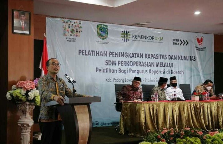 WABUP PALUTA H HARIRO HARAHAP BUKA ACARA PELATIHAN SDM PERKOPERASIAN