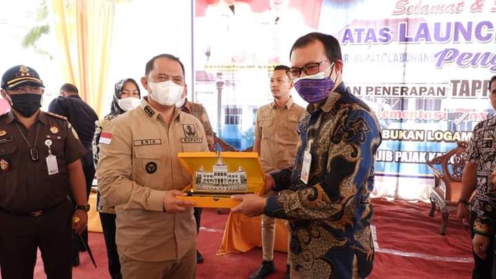 Bupati Labuhanbatu Launching Penggunaan dan Penerapan Tapping Box Pajak Mineral Buka Logam dan Bantuan