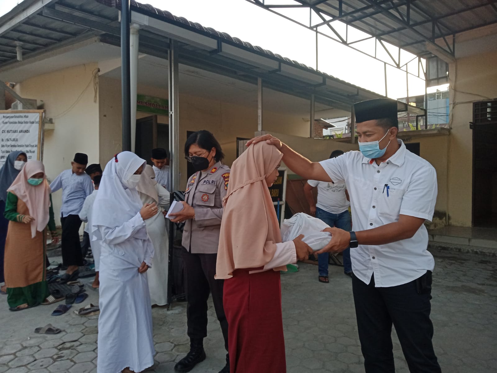 Polsek Medan Baru Santuni Anak Yatim dari 2 Lingkungan di Kel. Babura