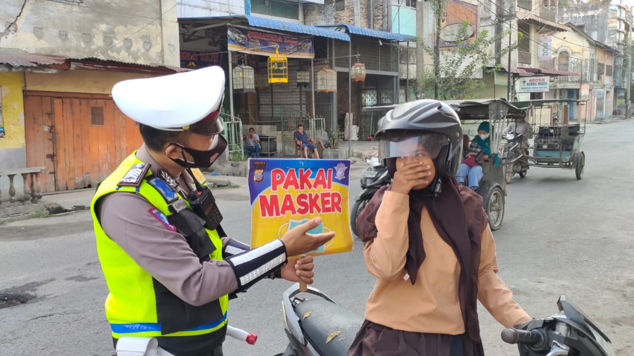 Polres Tanjung Balai Rutin Sosialisasikan Penegakan Hukum Prokes Covid-19 dengan Public Speaking