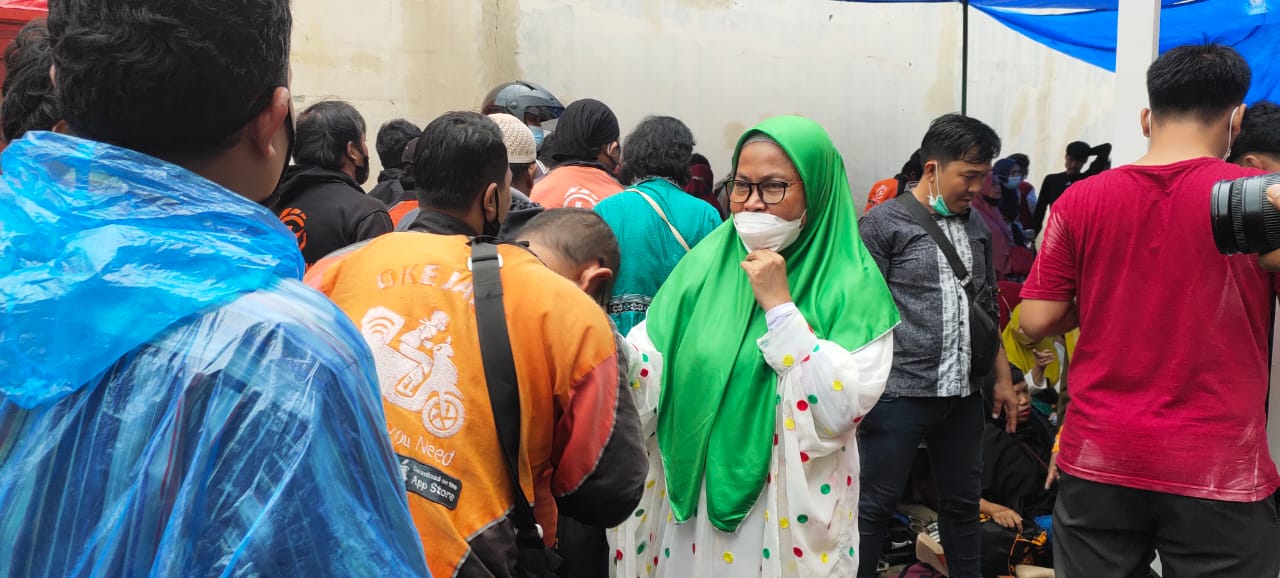 Peringati Maulid Nabi Hj.Bunda Indah Bagi 1500 Paket Sembako