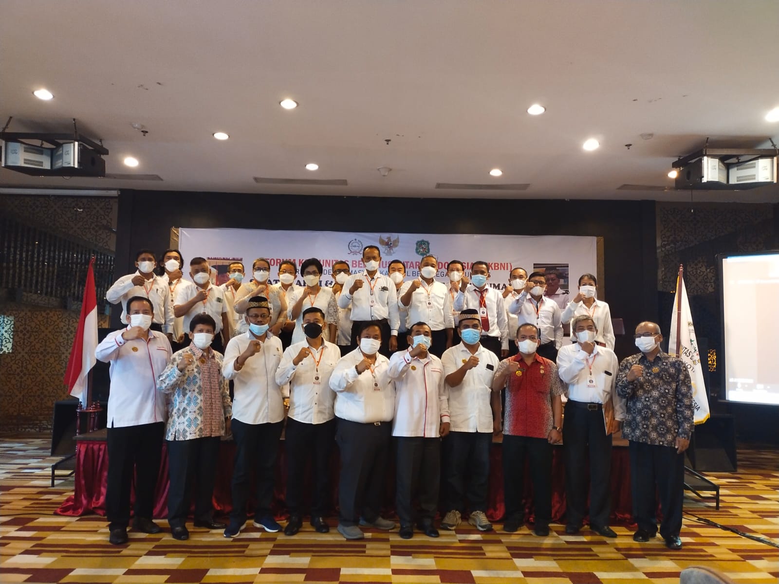 Ruslan Serahkan Petaka Kukuhkan Pengurus DPD FKBNI Kota Medan  Â Â Â Â Â Â Â Â Â Â Â Â Â 