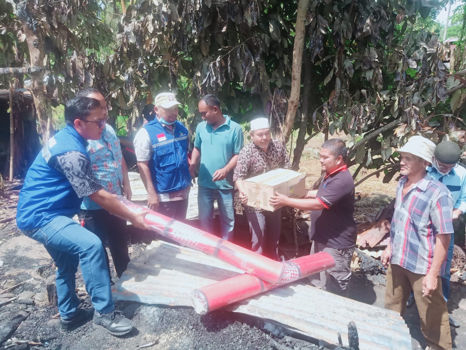 Dinsos dan tim Tanggap siaga bencana  berikan bantuan ke warga kena musibah kebakaran