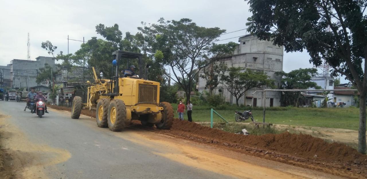 Bolo Labuhanbatu : Camat Bilah Hilir Lakukan Penimbunan Beram Jalan Seputaran Kota Negeri Lama