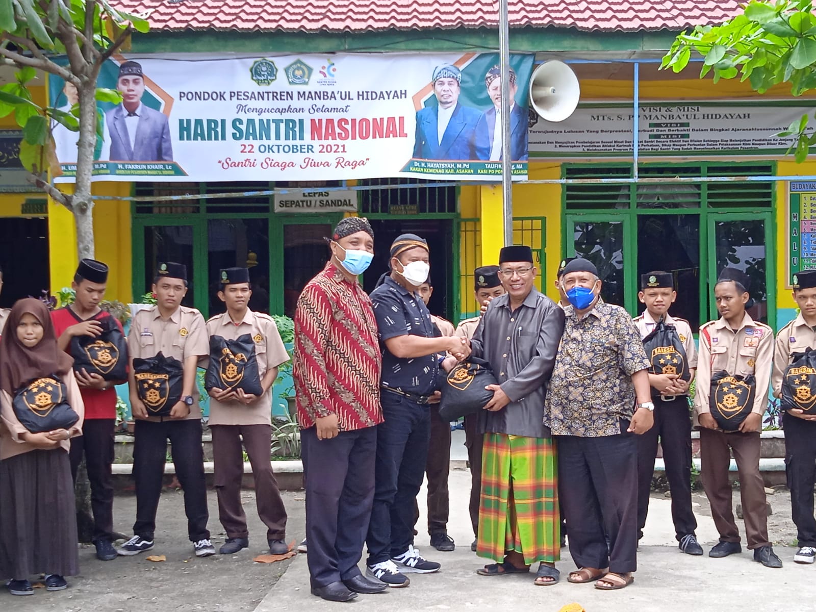 DPD PKB Pujakesuma Asahan Berbagi Kepada Sesama Di Hari Santri Nasional